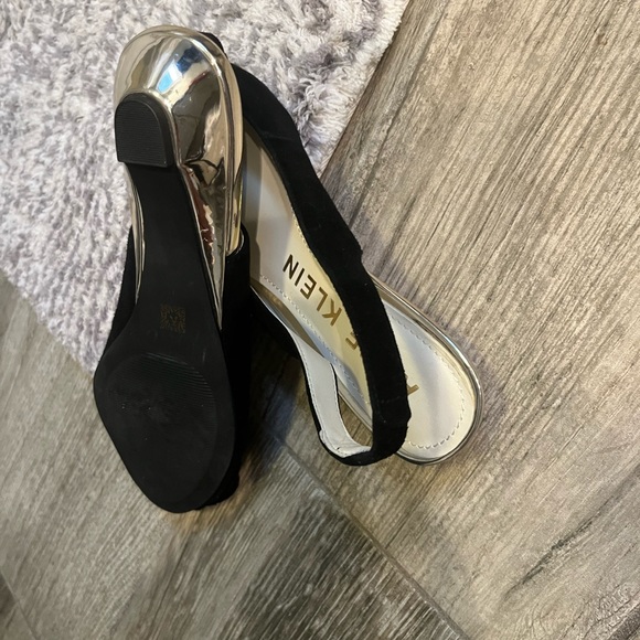 Anne Klein Black Suede Peep-Toe shoes - Picture 8 of 8